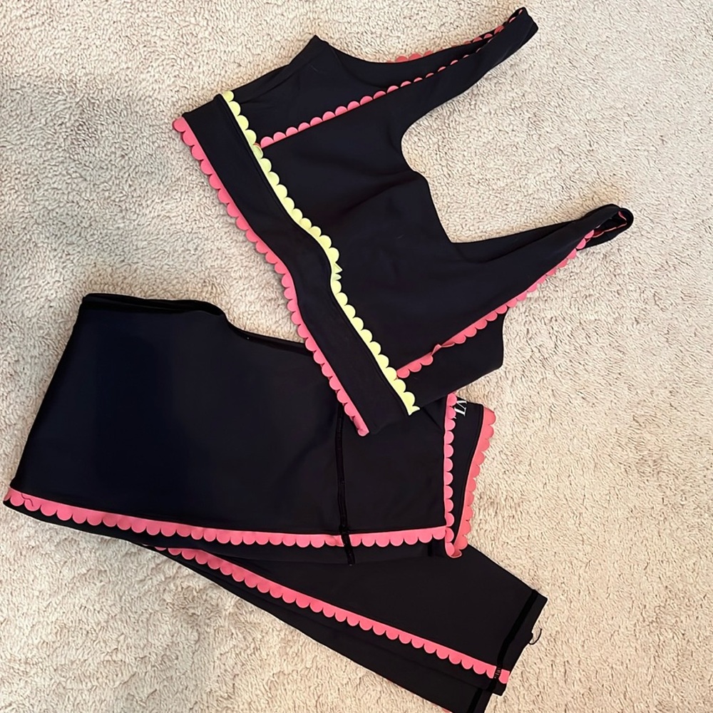 Elegant Black and Pink Women's Activewear Set